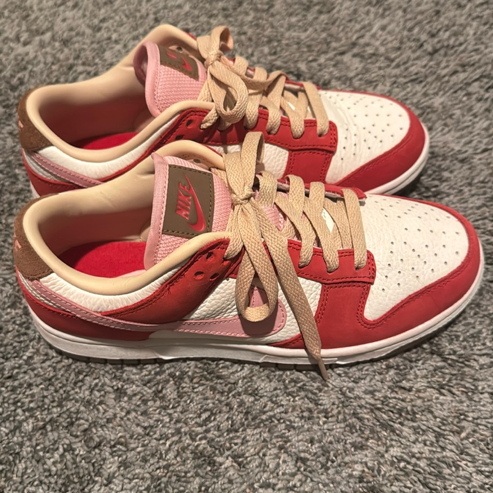 Womens Nike Dunks
Size 7